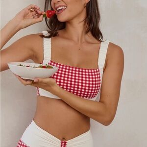 Astoria LUXE BALANCE Ruched Sports Crop & Astoria LUXE BALANCE Ruched Capri